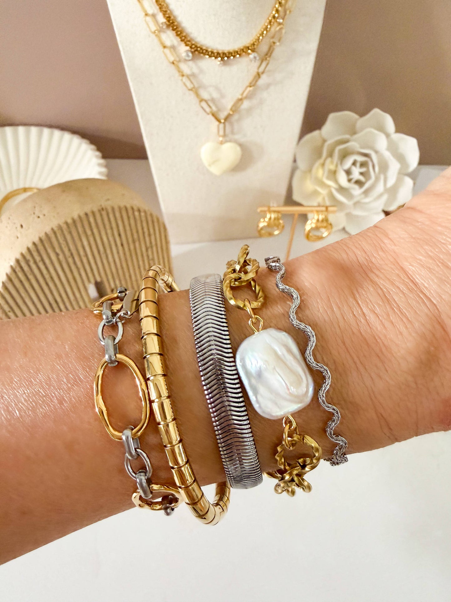 Gold Textured Chain Bracelet Freshwater Pearl