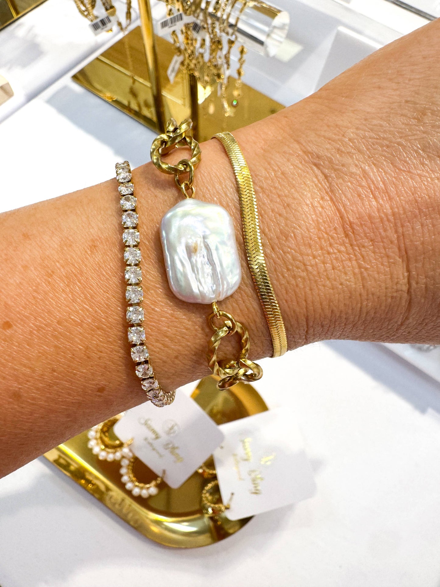 Gold Textured Chain Bracelet Freshwater Pearl